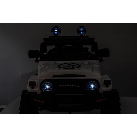 Auto Macchina Elettrica Jeep Toyota Fj Cruiser 12V Ruote in Gomma Full Optional Sedile Pelle Porte Apribili Telecomando Bianca