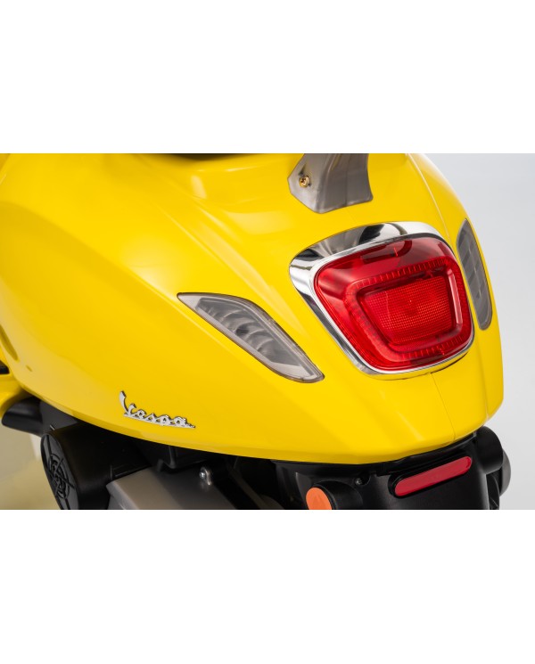 Vespa Primavera Elettrica per Bambini 12V Licenza Ufficiale Piaggio Sedile Pelle Luci LED suono Clacson Giallo Sole|Toys Car